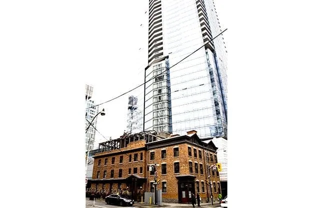 newsfacadeLA_25JohnBishop'sBlock192AdelaideW-1.jpg