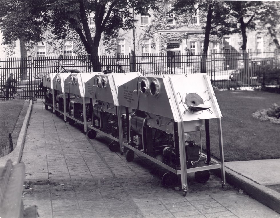 Iron lung (1).jpg