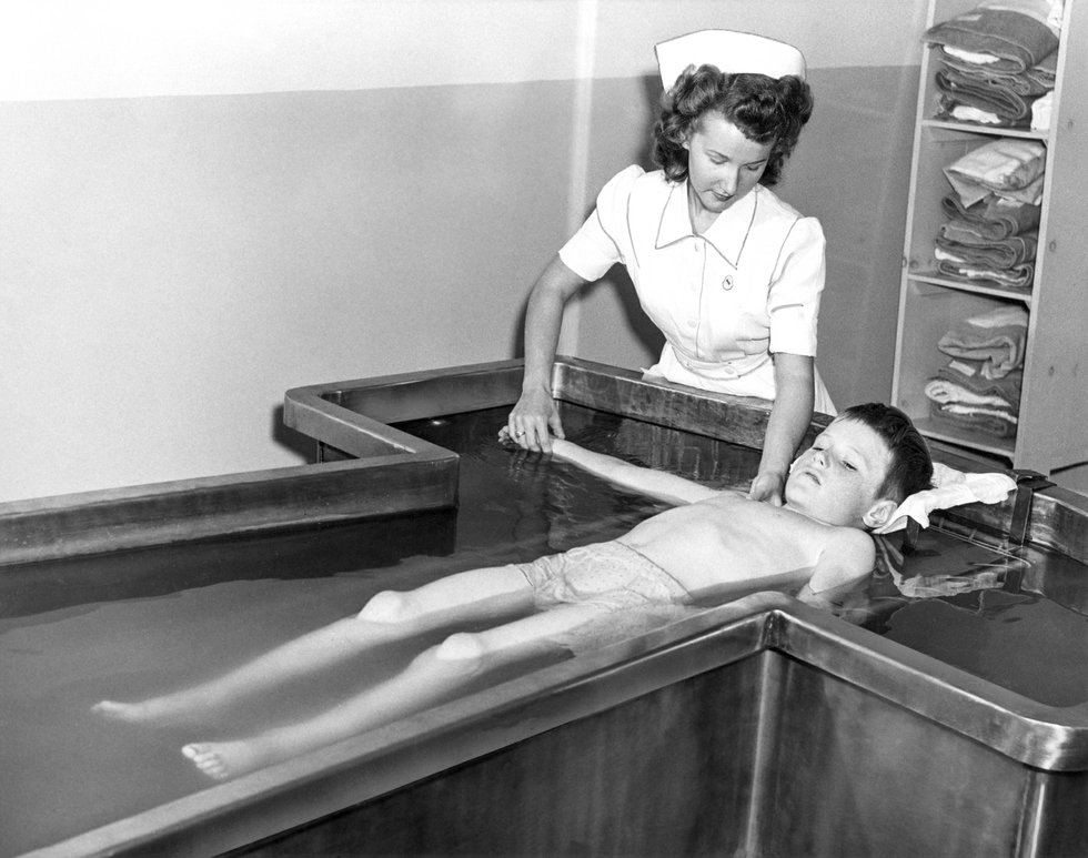 Polio, boy in Hubbard Tank at Thistletown - 1948 - 0973-039-001.jpg